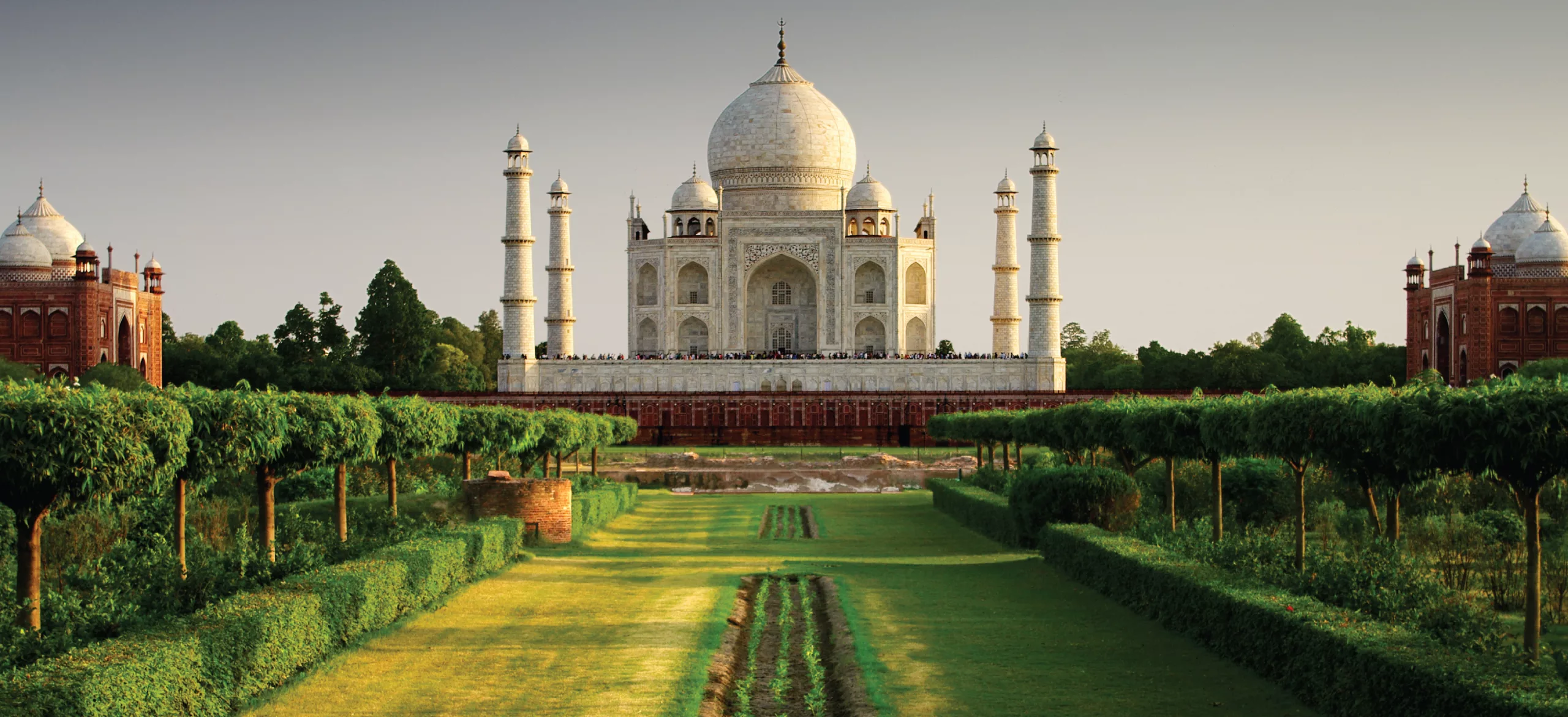 The Taj Mahal – Most Lovable Attraction of the 7 Wonders of the World!